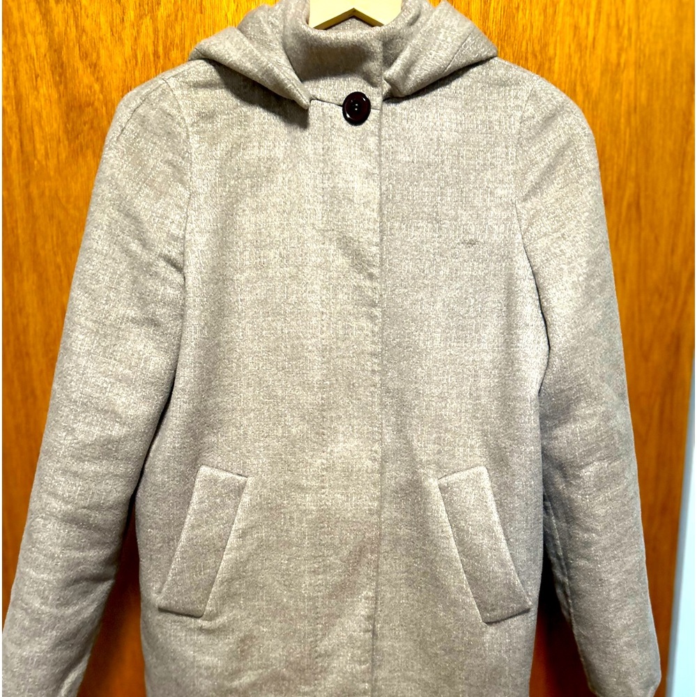 Lori Piana  cashmere coat, size 42 euro. The color is a medium khaki/ tan.